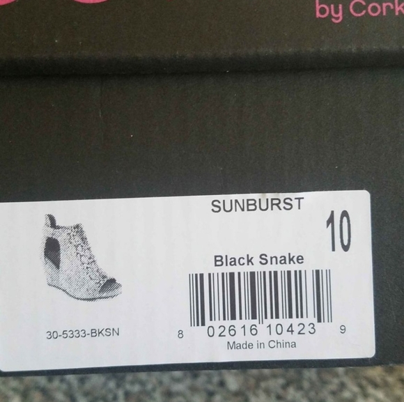 Corky Sandal - Sunburst Black/Snake Sandal - Size 10 - Picture 5 of 5